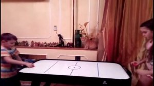 КАК ИГРАТЬ В АЭРОХОККЕЙ.