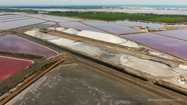 Aerial views of Aigues-Mortes France смотреть онлайн