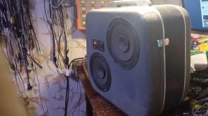 Блютуз колонка, из чемодана старого магнитофона Каметп