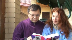 Жвалевский и Пастернак читают отрывок из Смерти мёртвым душам