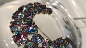 АНТИКВАРНЫЕ И СОВРЕМЕННЫЕ УКРАШЕНИЯ В ВИДЕО ПОЛУМЕСЯЦА. БРОШЬ CHANEL