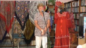 Свои стихи читает Ирина Воробьёва (27 мая 2022 Библионочь, пгт.Краснобродский).mp4