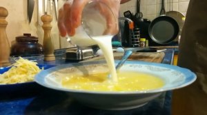 Омлет с луком пореем - отличный завтрак!