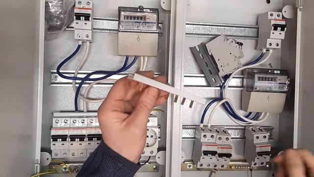 СБОРКА СИЛОВОГО ЩИТА.УСТАНОВКА ВВОДНОГО АВТОМАТА И СЧЕТЧИК.