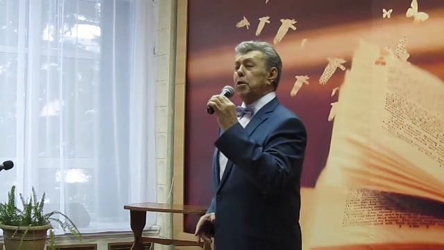 "Идут белые снеги" поёт Вячеслав Угольников