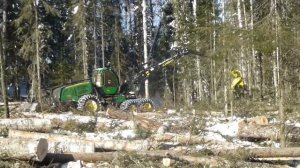 Харвестер Джон Дир 1270G. Harvester John Deere 1270G.