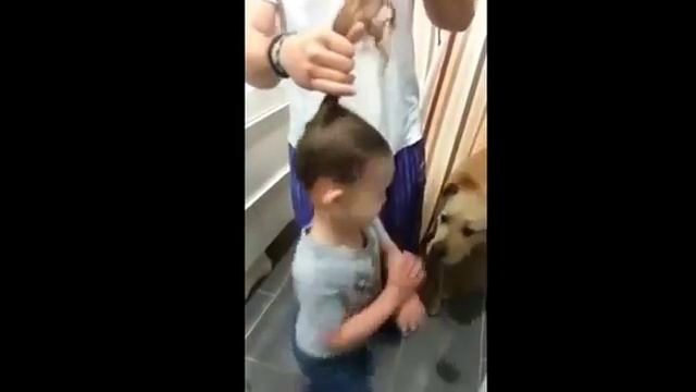 Как папа делает дочери прическу 360p смотреть онлайн