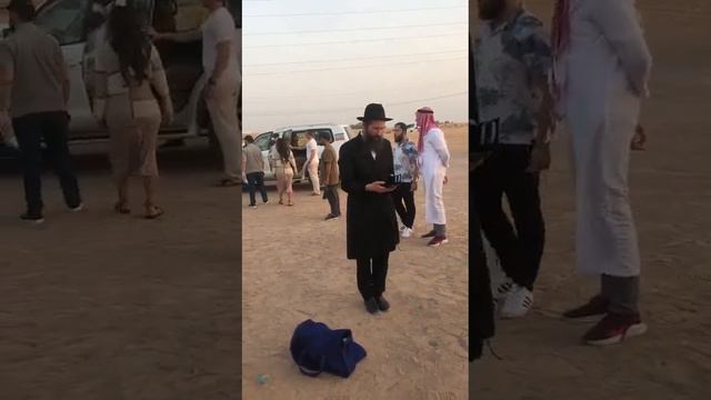 молитва "Шмона эсре" в Дубае, в пустыне.