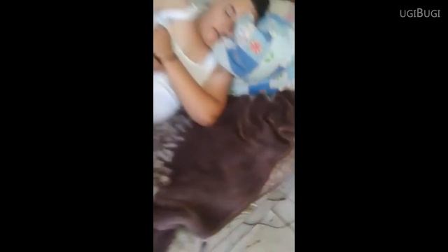 Приколы со спящими людьми - Лучшие друзья жгут)