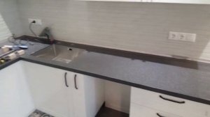 #112 - Установка столешницы на кухню из искусственного камня с подклейкой мойки. Краткий обзор