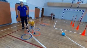 Прыжки на двух ногах, на одной ноге.