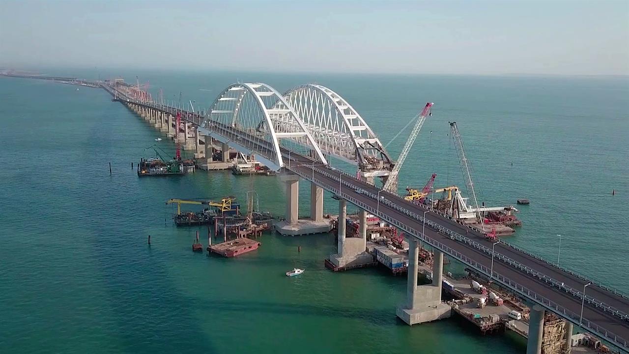 Автодорожная часть Крымского моста практически готова к началу движения