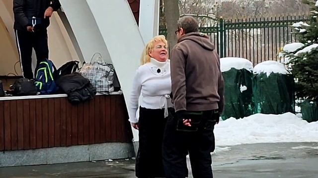 А ТЫ МЕНЯ ЗВАЛА! КРАСИВАЯ ПЕСНЯ И ТАНЦЫ В ПАРКЕ ГОРЬКОГО ХАРЬКОВ смотреть онлайн