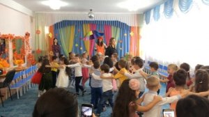 «Зонт волшебный я кручу...»