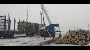 Выгрузка леса автокраном из ж/д платформ, не всё так просто. Подходит ли такая работа автокрану?