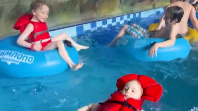 Петя и Нина в Аквапарке. Лимпопо, крутые горки Екатеринбург смотреть онлайн