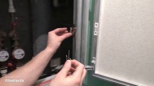 Revīzijas lūkas uzstādīšana zem flīzes/Установка ревизионного люка под плитку