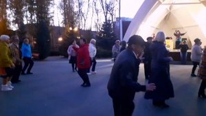 ГАДАЙ, ГАДАЙ ЦЫГАНКА! ЗАЖИГАТЕЛЬНЫЕ ТАНЦЫ В ПАРКЕ ГОРЬКОГО ХАРЬКОВ СЧАСТЛИВЫЕ ДНИ