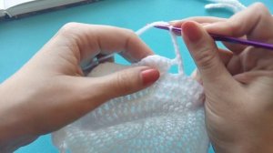 Шапочка-чепчик вязаный крючком на новорожденного/ crochet hat