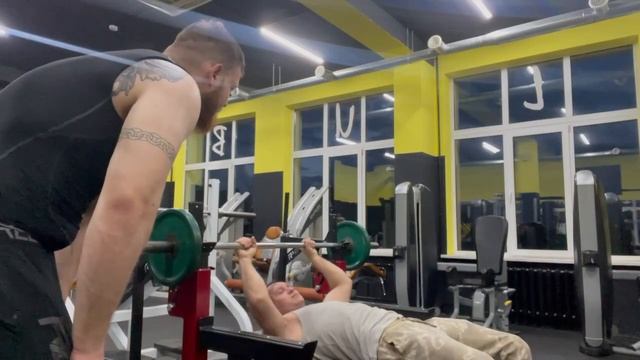 Как правильно жать узким хватом. смотреть онлайн