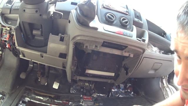 День 23. Собрали кабину нашего автодома на базе Peugeot Boxer