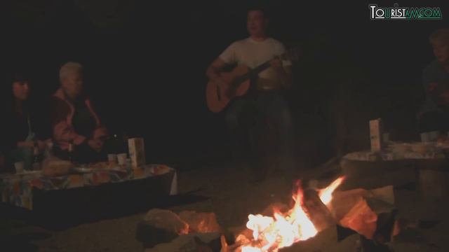 Вечер у костра в компании, песня под гитару. Исчезли солнечные дни смотреть онлайн