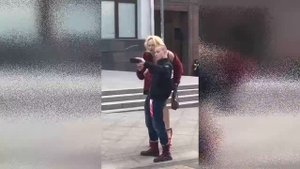 Анатолий Анатолий - на лабутенах.