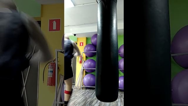 Тайский бокс. Муай-тай. Фитнес. Отработка ударов на боксерском мешке. 18 мая. Утро. Часть 2 смотреть онлайн