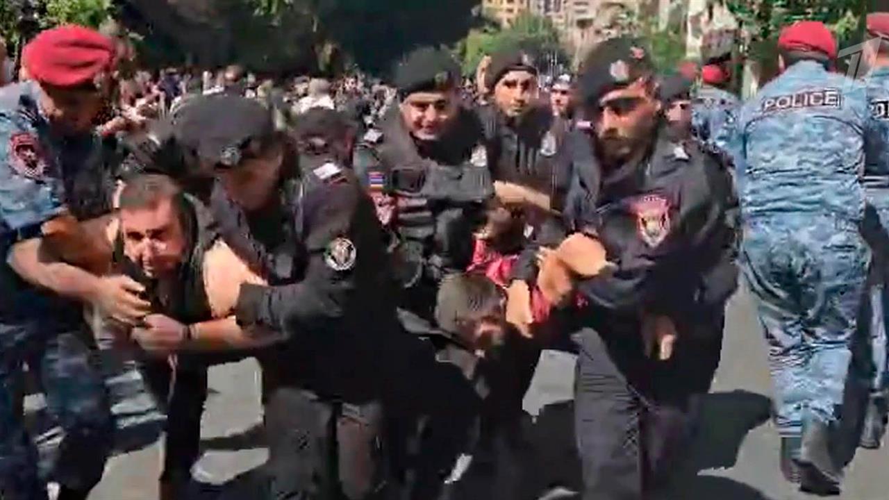 В Ереване не утихают протесты с требованием отставки премьер-министра Никола Пашиняна