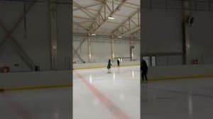 Раскатка. Тренировка любителей фигурного катания.