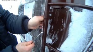 Установка лестницы на кровлю из металлочерепицы.