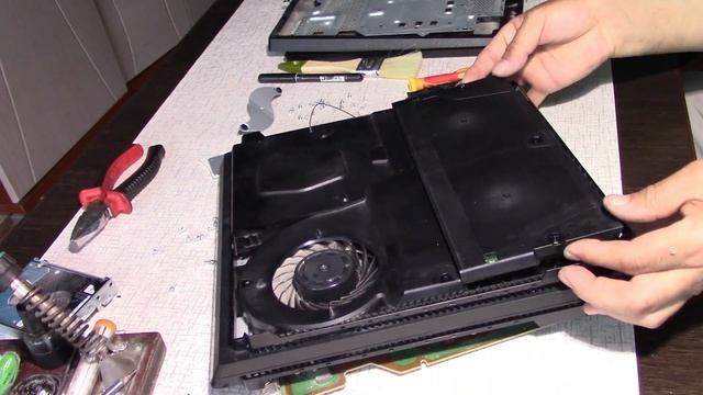 Разборка и чистка от пыли приставки SonyStation 4 CUH 7208B