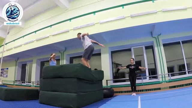 Акробатика 19я тренировка разминка, сальто 20190910 смотреть онлайн