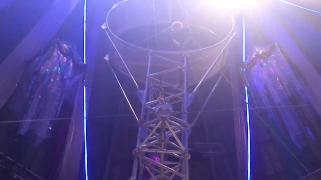 Мой дебют в колесе смерти, в цирке смотреть онлайн