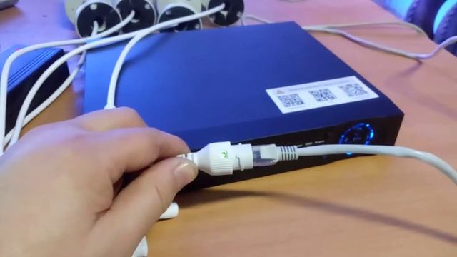 На мониторе не отображается рабочая камера, так как нужно страницу обновить.1 из 4 камер не работае смотреть онлайн