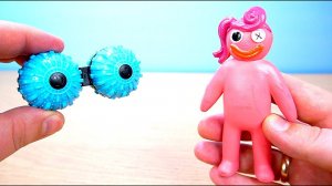 Мамочка Длинные Ноги в Радужных Друзьях и Антистресс шарики