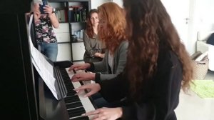Игра на фортепиано в четыре руки