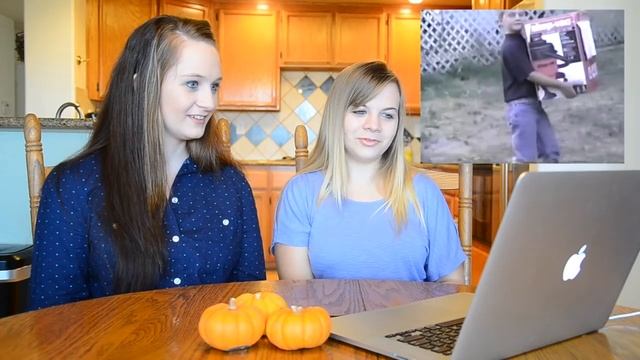 SISTERS REACT TO HOME VIDEOS! смотреть онлайн
