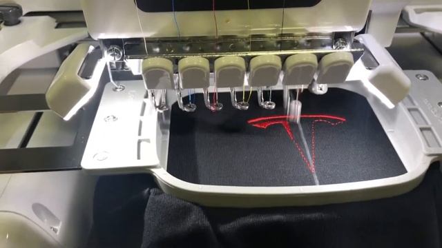 Кастомизируем одежду для друзей на вышивальной машине Brother PR смотреть онлайн