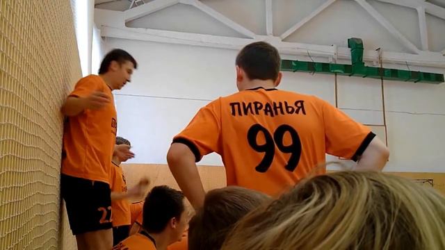 Сезон 12-13. 8 тур. 12.01.2013. Пиранья - ТЭС 4:3 (фрагмент игры_1) смотреть онлайн