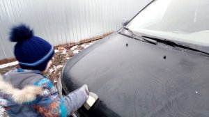 Вам что больше какать негде Ребенок Моет машину Птички накакали