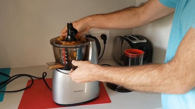 How to release a stuck bowl of a Kuvings juicer смотреть онлайн