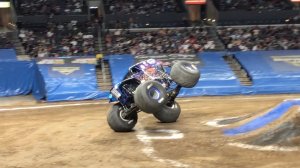 Monster Jam Лос-Анджелес | Шоу 2 | Гонки и двухколесные навыки