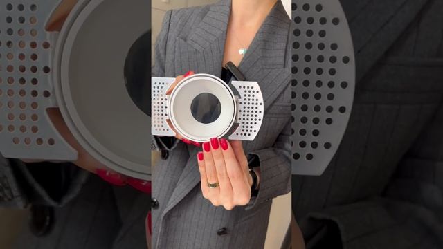 Предпочитаете минимализм и хотите, чтобы светильник светил, а не слепил? Этот вариант для вас! смотреть онлайн