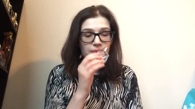 Парфюмерный шкаф