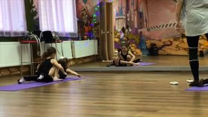 Детские танцы движения современные девочки танцуют видео для детей классный танец растяжка