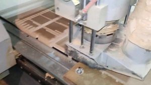 Подрезка угла фрезеровки мебельного фасада.