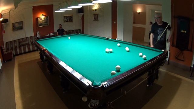 Удар накатом 2 шара в угол в партии в американку на русском бильярде смотреть онлайн