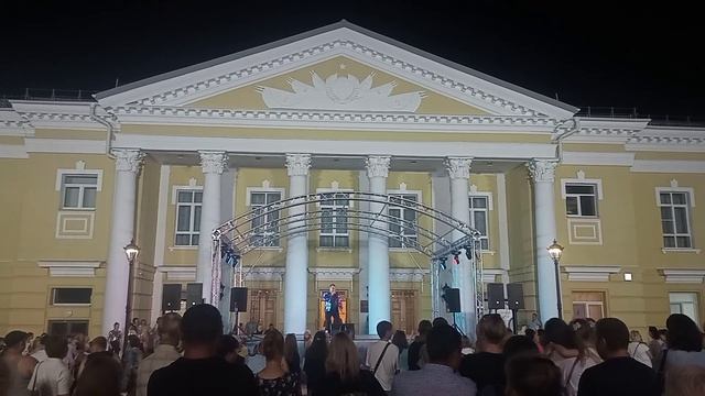 7 августа на площади перед ДК им. А. В. Ухтомского прошел концерт ко дню железнодорожника.