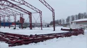 Каркас ангара перевезён, установка на новом месте.